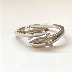 Adorable double dolphin 🐬 size 7 fashion, jewelry ring